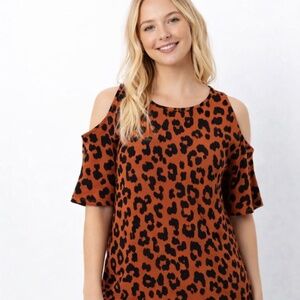 🌴 NWT NYC International Leopard Cold Shoulder Top